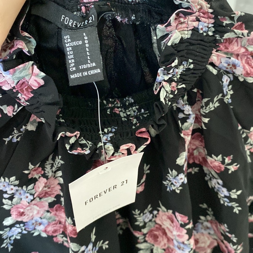 ๐ธ๐ธ๐ธ BNWT Forever 21 Smocked Dress ๐ - Picture 4 of 4